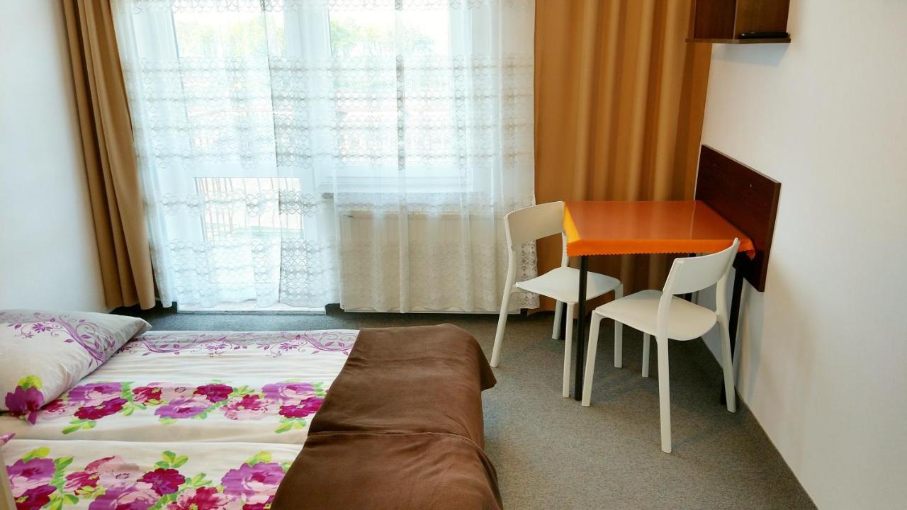 Klif Pokoje Goscinne W Centrum Blisko Morza 우스트 노리 모르스키 외부 사진